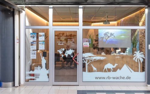 REISEBÜRO Wache – TEC Erfurt, Thüringen, Blick auf das Ladengeschäft