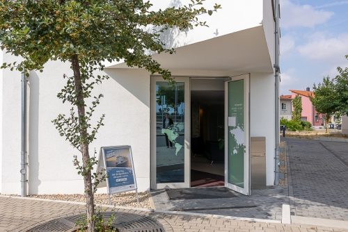 Bestes Reisebüro Erfurt: REISEBÜRO Wache, hier die Eingangstür in der Ritschlstraße 7, Erfurt