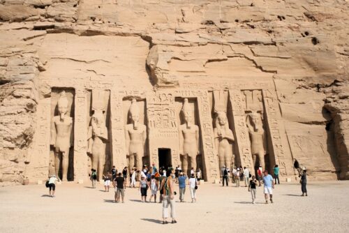 Aegypten Rundreise Erfurt Reisebuero Wache Tal Der Koenige Ägypten Rundreise buchen im REISEBÜRO Wache Erfurt; im Bild: Eingang zum Tempel im Tal der Könige in Ägypten