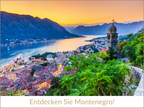 Geheimtipp Montenegro entdecken - mit Flug ab Erfurt, buchen über REISEBÜRO Wache Erfurt; im Bild: Abendstimmung über der Bucht von Kotor, man sieht Berge, orangefarbenen Himmel, im Vordergrund die Stadt Kotor mit ihrem Kirchturm und grüne Bäume