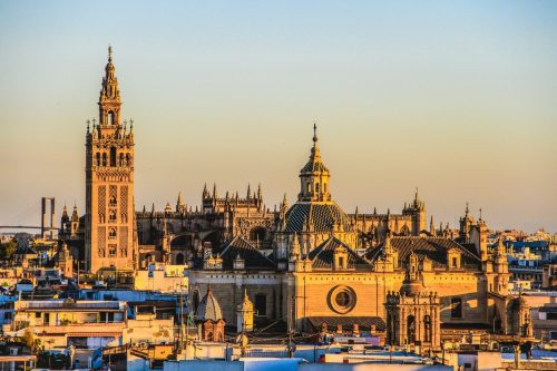 Urlaub Spanien buchen REISEBÜRO Wache; im Bild: Kathedrale von Sevilla, Andalusien, Spanien